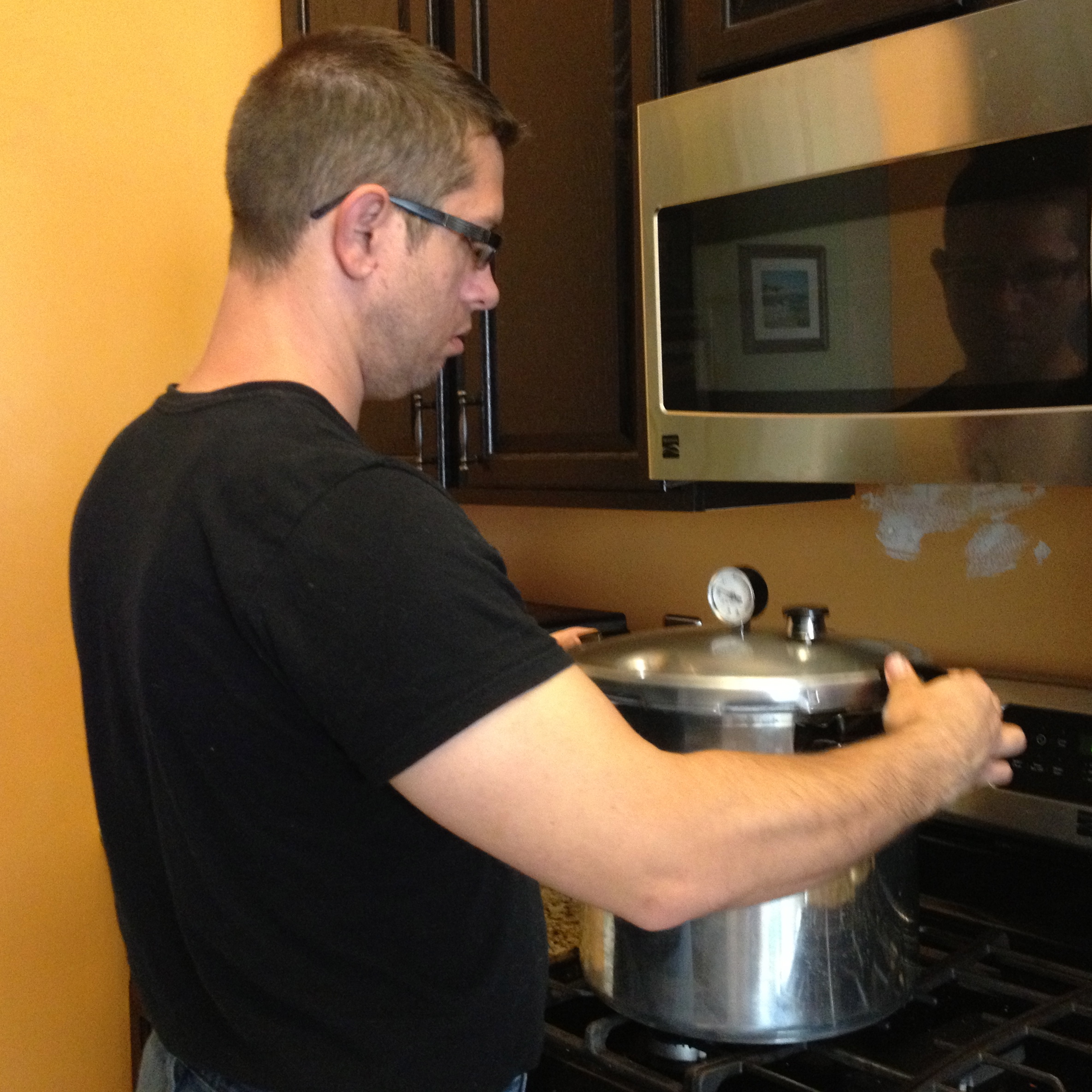 Canning Homemade Tomato Sauce - Our Potluck Family