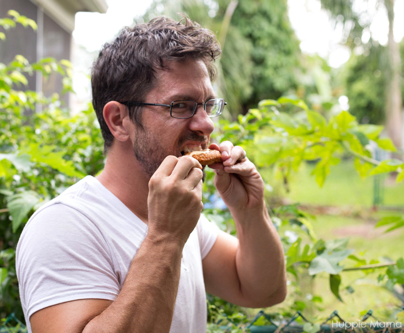 richard-eats-wing